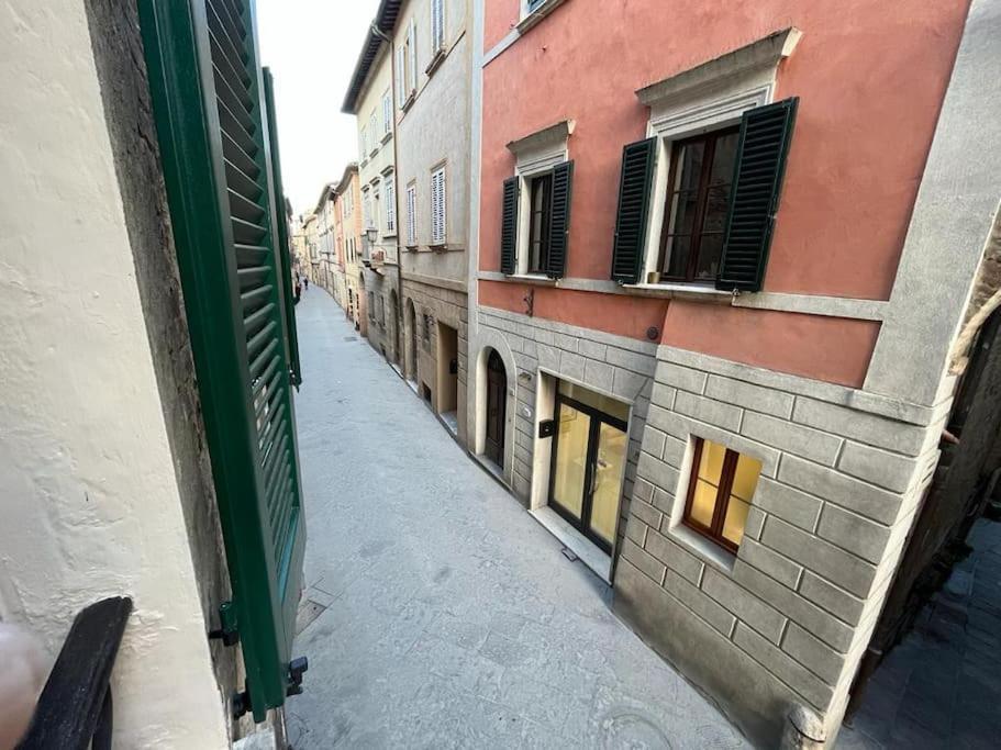 A Due Passi Da Piazza Grande Apartment Montepulciano Luaran gambar