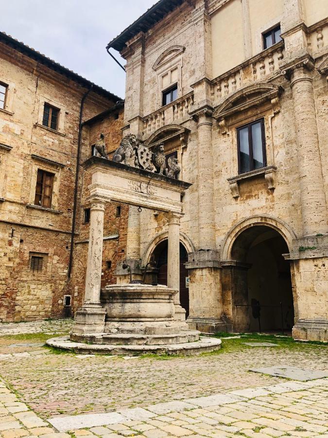 A Due Passi Da Piazza Grande Apartment Montepulciano Luaran gambar